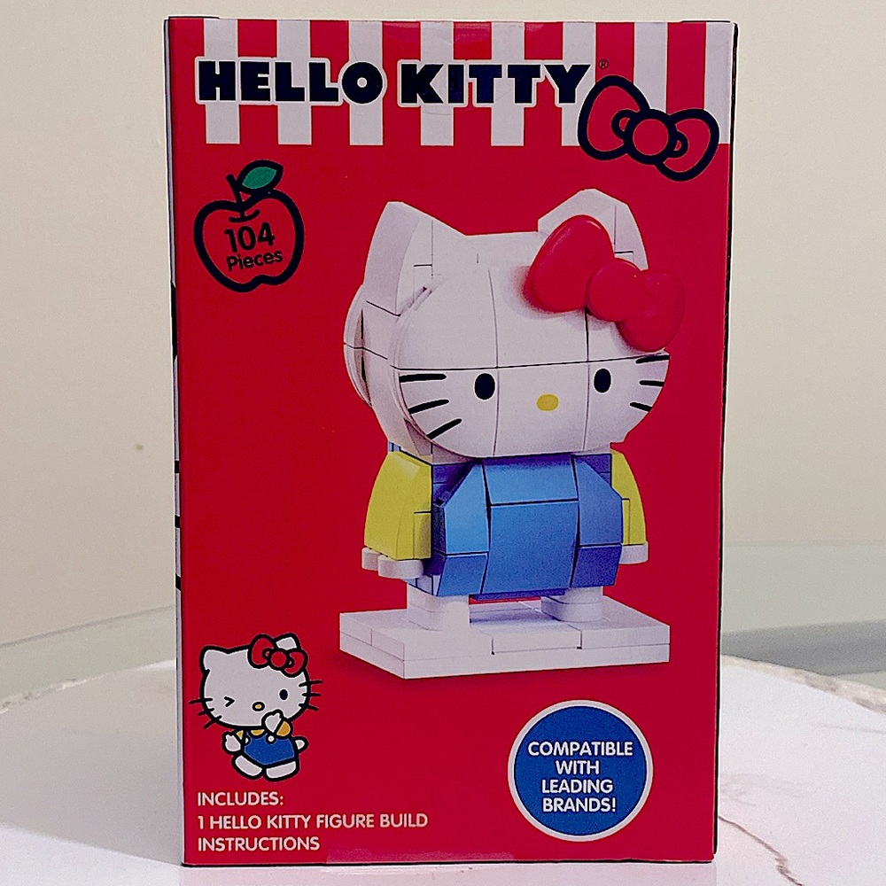 🎀🎄Hello Kitty Figure Build Block Set - 104 Pieces